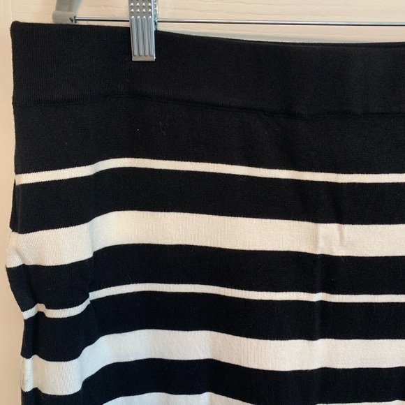 Ellen Tracy Black and White Striped Ribbed Pencil Skirt. New. Size XL - Picture 2 of 11